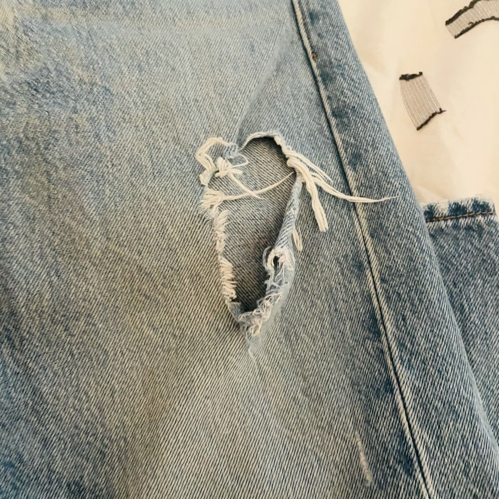 Levi’s Wedgie Straight Jeans with rips - Picture 4 of 9